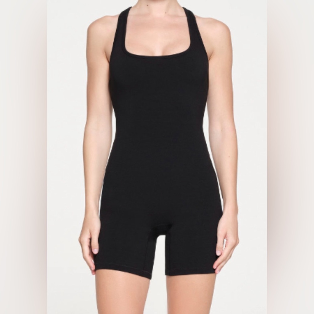 New SKIMS shade: onyx jumper with a razorback